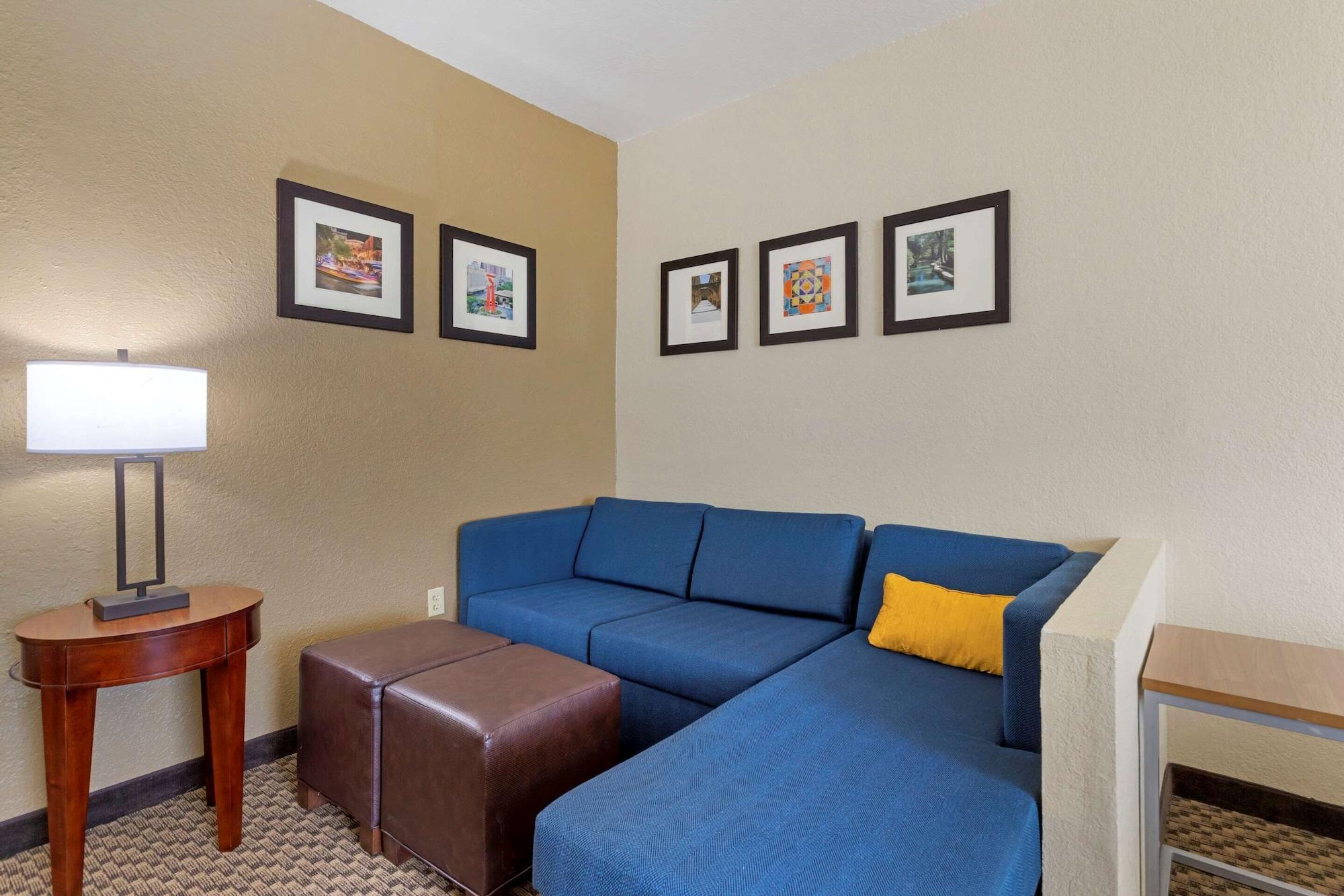 Comfort Inn & Suites Near Six Flags & Medical Center San Antonio Exterior foto