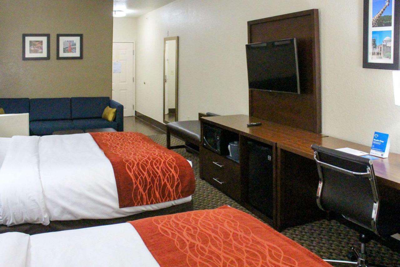 Comfort Inn & Suites Near Six Flags & Medical Center San Antonio Exterior foto